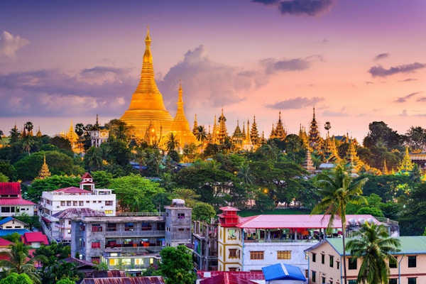Yangon, Myanmar, skyline ved Shwedagon Pagoda.