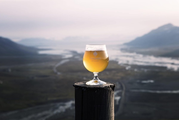 Ølglass med dugg fra Svalbard Bryggeri