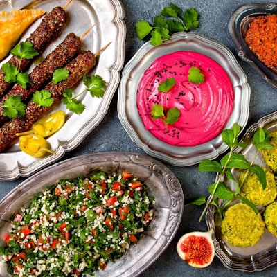 Midtøsten tradisjonell middag. Autentisk arabisk mat. Meze festmat. Topp utsikt, flatt legg, overhead