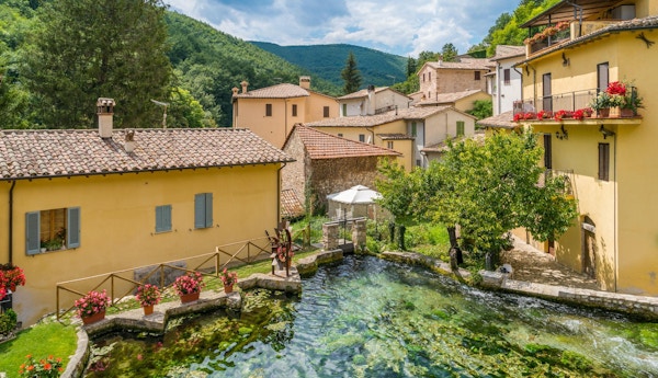 Rasiglia, liten landsby i nærheten av Foligno, provinsen Perugia. Umbria, Italia.