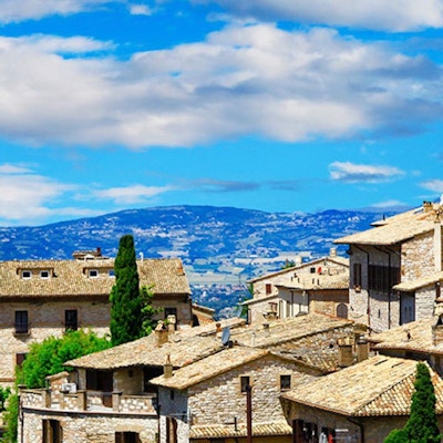 Oversiktsbilde av byen Assisi, Italia.
