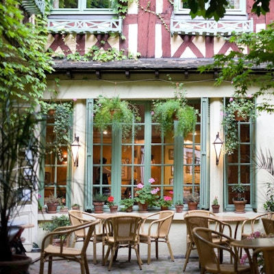 Rouen (Seine-Maritime, Haute-Normandie, Frankrike) - Domstolen for eldgamle bar - restaurant om kvelden