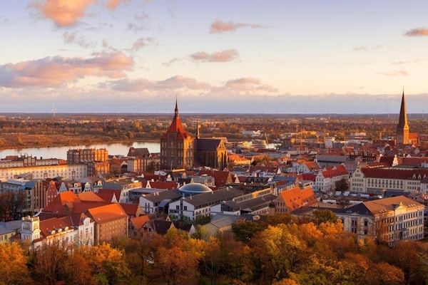 Rostock stadtansicht der hansestadt mit basilika st