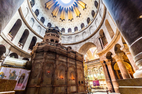 JERUSALEM, ISRAEL - CIRCA MAI 2018: Den hellige gravs kirke rundt mai 2018 i Jerusalem.