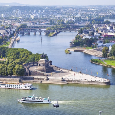 German Corner (Deutsches Eck) - monument ved sammenløpet av elven Rhinen og Mosel i Koblenz, Tyskland