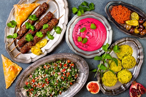 Midtøsten tradisjonell middag. Autentisk arabisk mat. Meze festmat. Topp utsikt, flatt legg, overhead