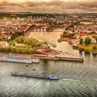 To elver møtes ved byen Koblenz