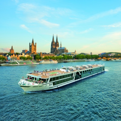 Skip på elven ved Köln. Foto.
