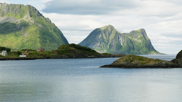 Utsikt over fjord på Senja.