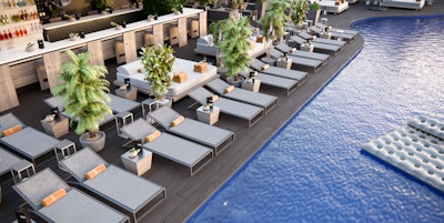 ser hotellsenger og svømmebasseng på hotellet AC Marriott i Santa Marta, Colombia