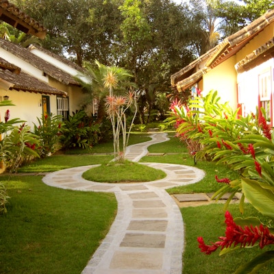 her ser man bilder fra hagen på hotellet Villas de Paraty