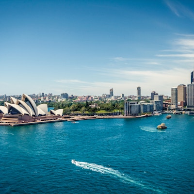 Operahuset i Sydney, sirkulær kai og fergeterminal, sett fra havnebroen.