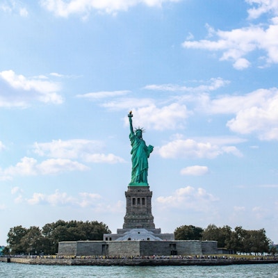 Statue liberty island new york unsplash