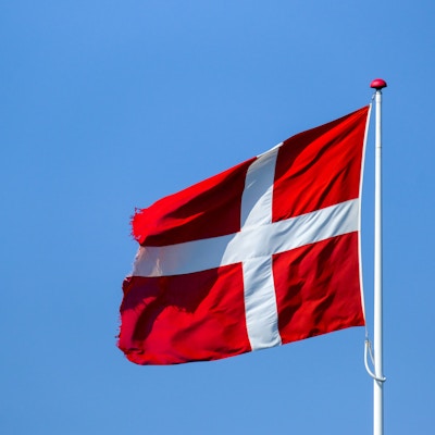 Danmarks nasjonale flagg i fargen rødt og hvitt, Europa
