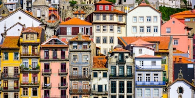 Gamle bygninger i Porto, Portugal.
