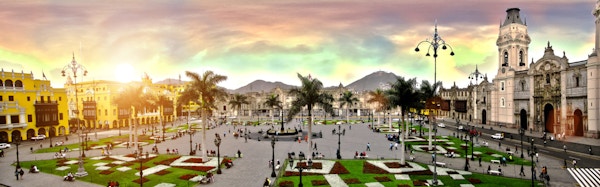 Et panoramabilde av Plaza de Armas fra Lima by i Peru.