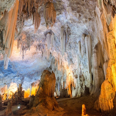 stalagmitt og hule
