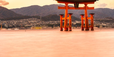 Miyajima, den berømte flytende Torii-porten, Japan.