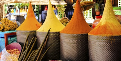 Marokkansk krydderbod på Marrakech-markedet, Marokko