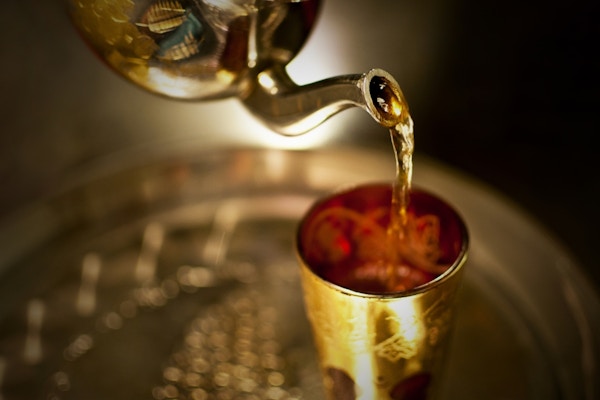 Te helt fra en gyllen kanne ned i en gyllen kopp.