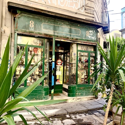Butikk med krimskrams i Napoli.