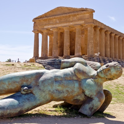 Templenes dal i Agrigento, på den sørlige kysten av Sicilia, Italia, er en fantastisk samling av gamle greske templer fra 600- og 500-tallet f.Kr. Det er oppført av UNESCO som et verdensarvsted.