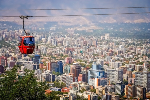 Taubane i San Cristobal-bakken, med panoramautsikt over Santiago de Chile