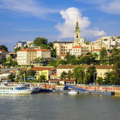 Det historiske sentrum av Beograd ved bredden av elven Sava