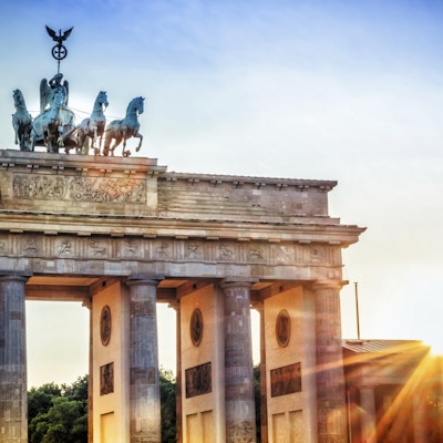 Brandenburg monumentet i solnedgang