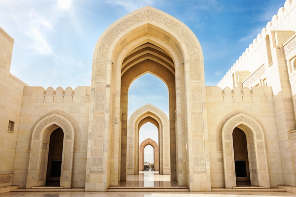 Arches of Sultan Qaboos Grand Mosque i Muscat, Oman, Midtøsten, Arabia.