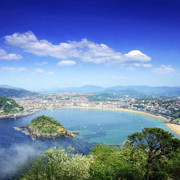 Utsikt over San Sebastian-bukten, baskiske provinser, Spania. Sammensatt bilde