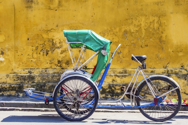 Trehjuling brukes til å frakte turister rundt den UNESCO-noterte antikke byen Hoi An, sentrale Vietnam.