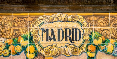 Madrid skrevet på fliser på Plaza de Espana, Sevilla - Spania.