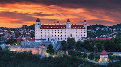 Slottet i Bratislava (Slovakia) ved solnedgang