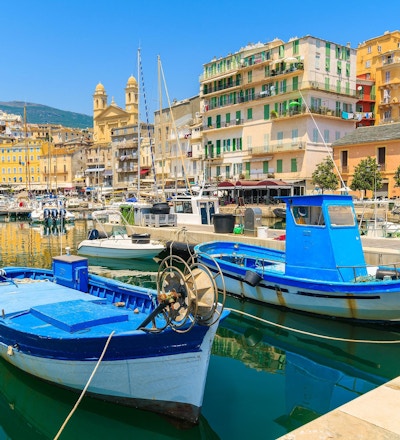 Korsika er den største franske øya ved Middelhavet og den mest populære feriedestinasjonen for franskmenn.
