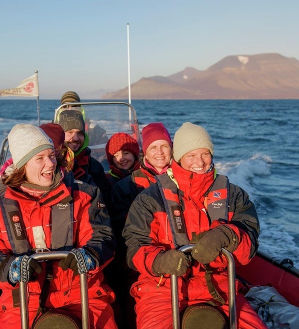 På ribsafari på havet utenfor Svalbard