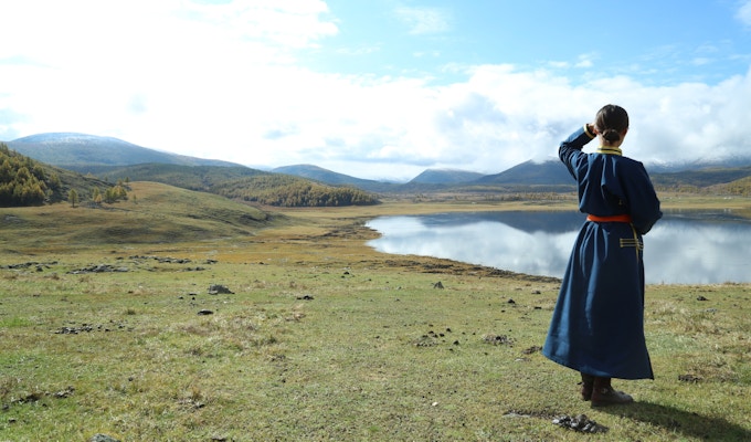 Natur og kvinne i Mongolia.