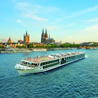 Skip på elven ved Köln. Foto.