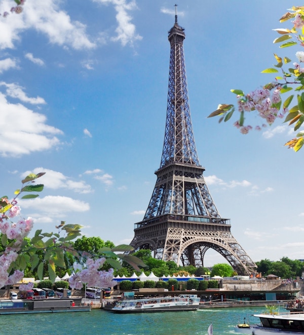 Eiffeltårnet, Seinen med blomstrende trær foran