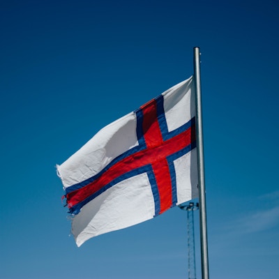 Flaggstang med det færøyske flagget