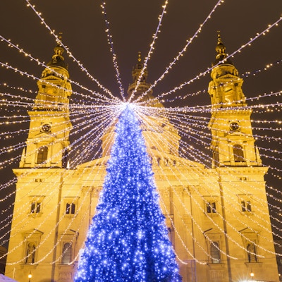 Julemarked på St. Stephen's Basilica Square, Budapest, Ungarn