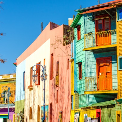 Lyse farger på Caminito-gaten i La Boca-området i Buenos Aires, Argentina