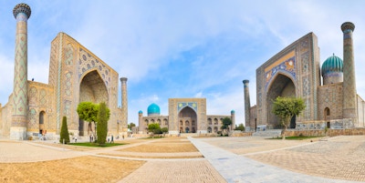 Registantorget med tre madrasahs i Samarkand.