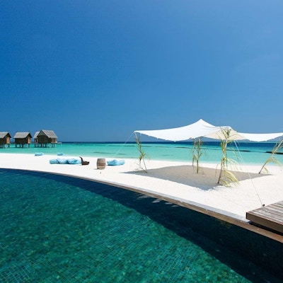 Constance Moofushi Resort 5*, Maldivene,