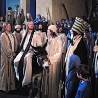 Jesus rir inn på en eselfole i Jerusalem, fra pasjonsspillet i Oberammergau..