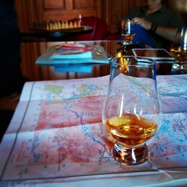 Glass med Whisky på pub.