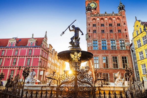 Vakker fontene i det gamle sentrum av Gdansk by, Polen