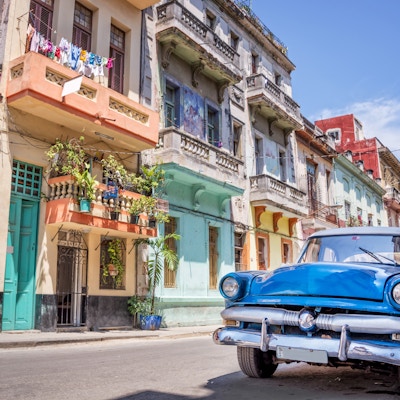 Havana, Cuba - 23. april 2016: Klassisk amerikansk vintagebil i Havana, Cuba