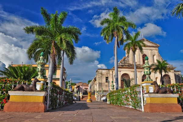 Trinidad er en by på Cuba. 500 år gammel by med spansk kolonial arkitektur er UNESCOs verdensarvliste. Trinidad er kjent for sine vakre brosteinsbelagte gater, pastellfargede hus med forseggjort smijernsgriller.