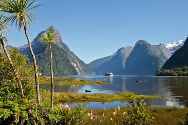 Gettyimages 154960353 new zealand milford sound